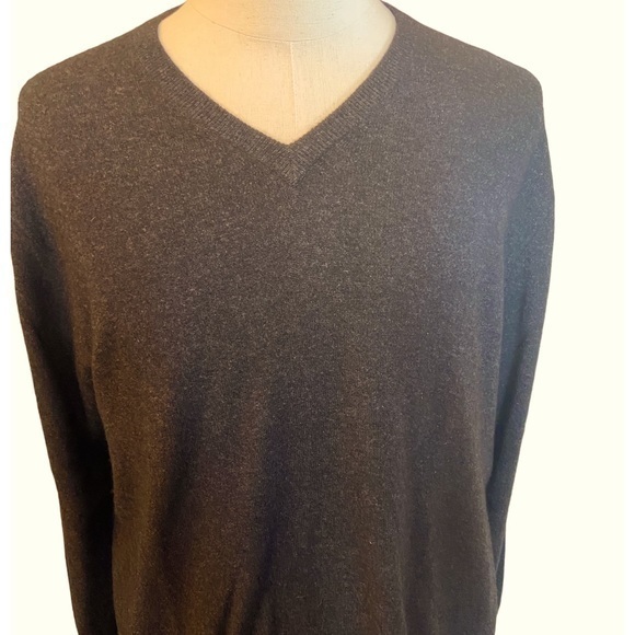 Jos. A. Bank Other - Jos.A Banks charcoal‎ grey vneck cashmere seater